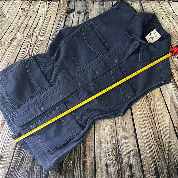 Sleeveless Blue Utility Vest - Picture 9 of 10